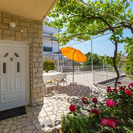 Apartment Isabella 3 *